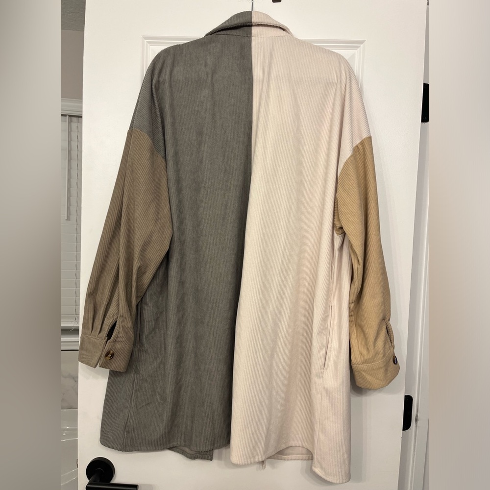 Chic Colorblock Button Down Shirt - Picture 2 of 4